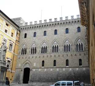 Piazza Salimbeni
