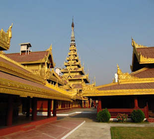 Nachbau des alten Palastes