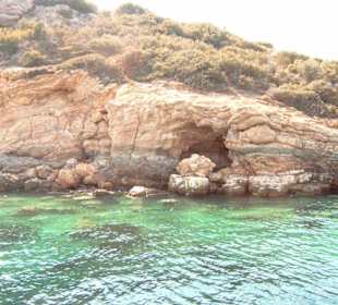 Klippe bei Bootsfahrt