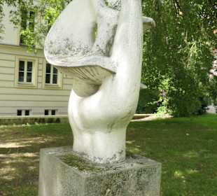 Die kleine abstrakte Plastik Inborn Power