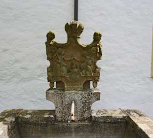 Wasserbecken am Friedhof