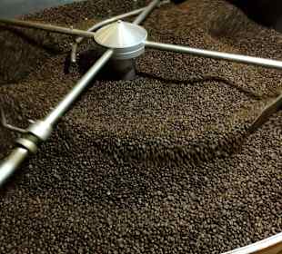 Heiße Bohnen im kalten Luftstrom