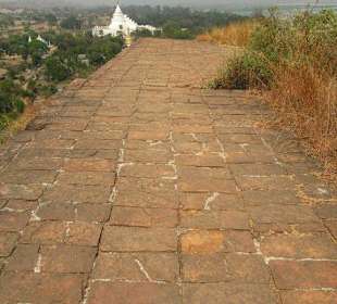 Auf der Mingun Pagode
