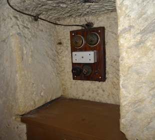 Unter der Erde im Luftschutzbunker
