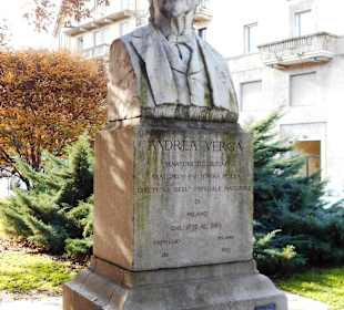 Büste im Park vor dem Ca’ Grande 