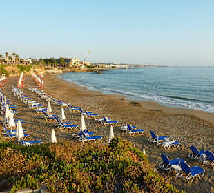 Blick auf einen Teil vom Meltemi Beach (blaue Lieg