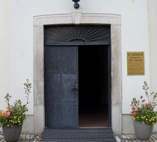 Eingangstor zur Kirche