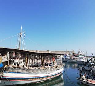 Souvenirboot am Hafen