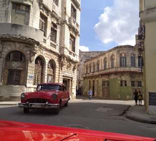 Fahrt durch Havanna mit dem Oldtimer