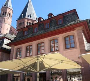 Blick zum Dom-Café und zum Dom von Mainz