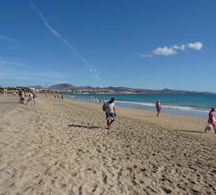 Strand rechts vom Hotel