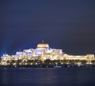 Qasr Al Watan abends