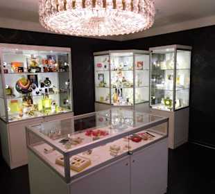 Rundgang durch das Europäische Flakonglasmuseum