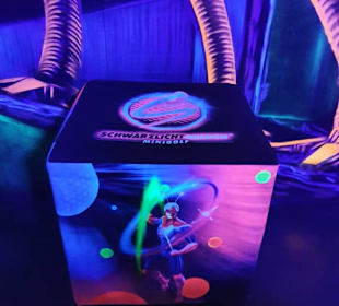 Schwarzlichthelden Minigolf