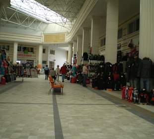 Ein Geschäft nach dem anderen im Kumköy Center