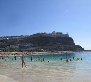 Strand mit Blick auf das RIU-Hotel