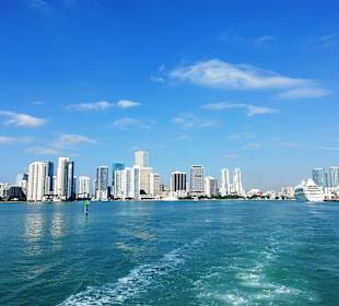 Skyline vom Wasser her