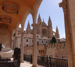 Durchblick zur Kathedrale