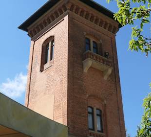 Kaffeepause beim Rest. Der Turm auf dem Neroberg