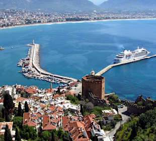 Blick auf den roten Turm Alanya