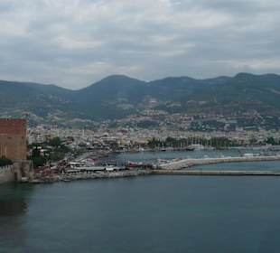 Výhled z hradeb na přístav