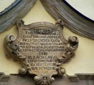 Lat.Inschriften über den Eingänge