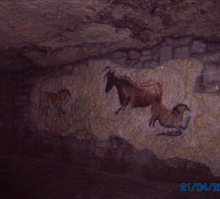Im Labyrinth/ Zeichnungen an den Felsen