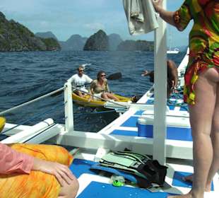 Kayaks von einigen Gruppenteilnehmern