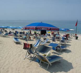 Netter Strand, super sauberes Wasser