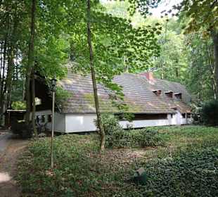 Die Jägerhütte im Wald