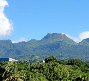 Blick vom Fort auf die Soufrière
