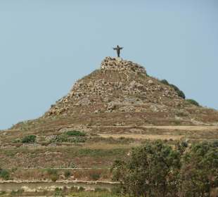Christusstatue auf dem Weg nach Marsalforn