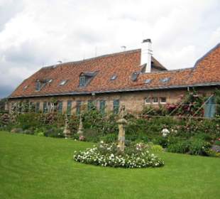 Die schönen Blumenbeete vom Schloss.