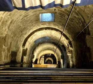 Freier Fall der Bleitropfen im Turm