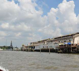 Fahrt auf dem Chao Phraya Fluss Bangkok