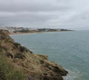 Blick zum Stadtstrand / Sandstrand Praia do Peneco