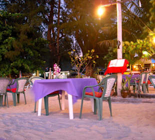 Sitzplätze im Muyee direkt am Strand