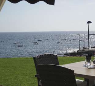 Blick von der Terrasse auf den Hafen