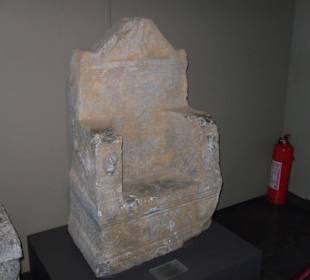 Ein Stuhl (römisch)