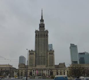 Der Kulturpalast in unmittelbarer Nähe zum Bahnhof
