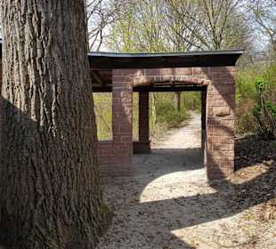Schöne Wege entlang des Pavillon