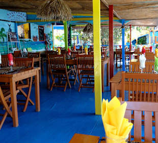 Blick auf die Terrassenplätze am Meer