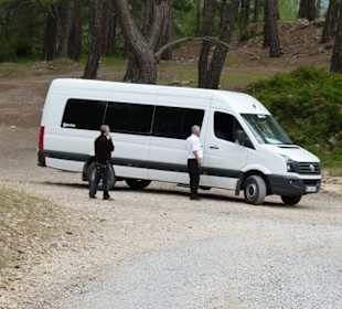 Ramazan und der Busfahrer warten schon