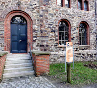 Eingang zum Museumsgebäude