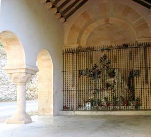 Innenansicht der Kapelle auf dem Weg zum Gipfel