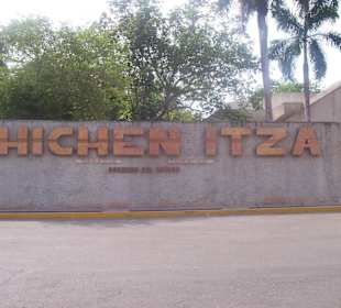 Schriftzug am Eingang der Ruinenstätte