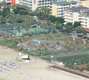 Park vor dem Hotel Kahya