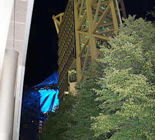 18. Sony Center in der Nacht