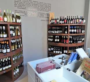 Im Verkaufsraum der Caves Byrrh