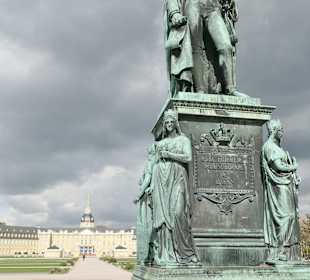 Großherzog-Karl-Friedrich-Denkmal vor dem Schloss